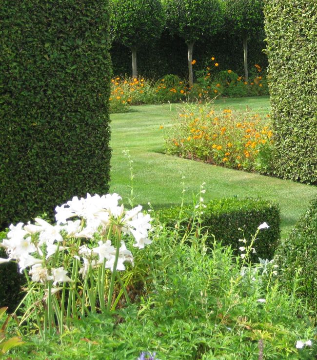 Marlborough accommocation in private garden